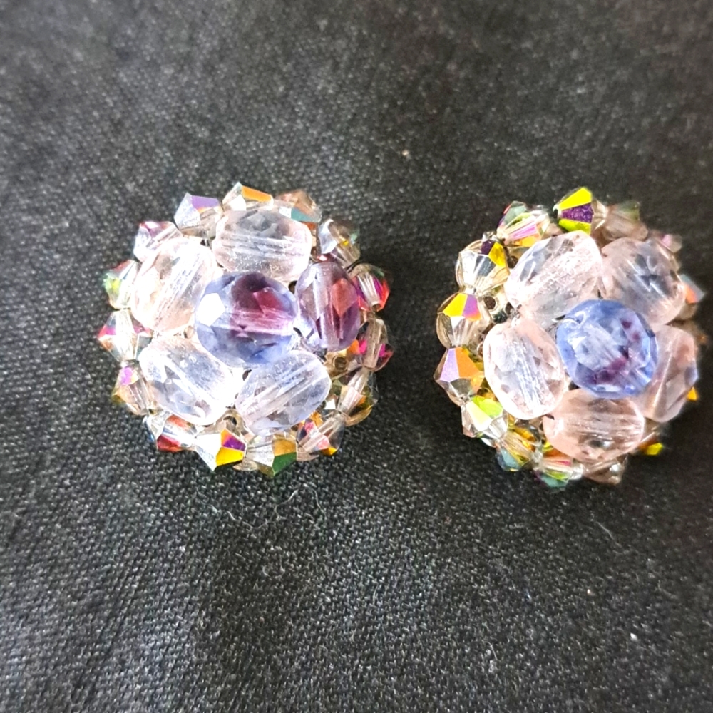 HOBE' VNTG CLIP ON EARRINGS.